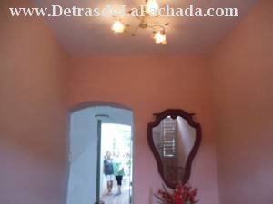 Vista de la sala y pasillo