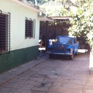 Pasillo lateral con vista al fondo del patio