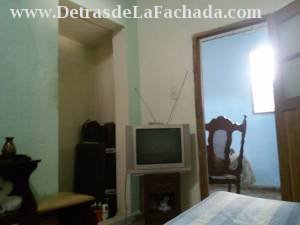 Cuarto pequeño. Vista del closet