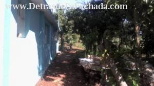 Lateral de la casa con la cisterna