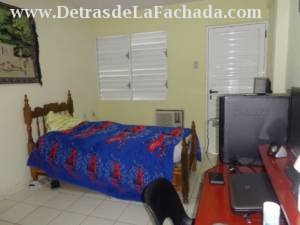 Cuarto espacioso planta alta con balcon