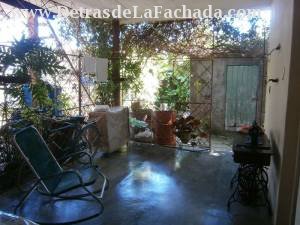 La terraza, toda enrejada