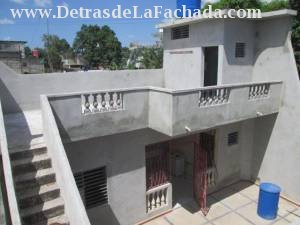 Al fondo planta baja lavadero, baño, cuarto de reg