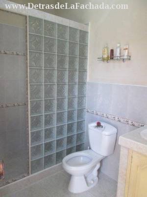 Baño final del patio