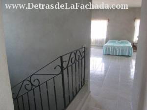 Pasillo interior que se comunica con la planta alt