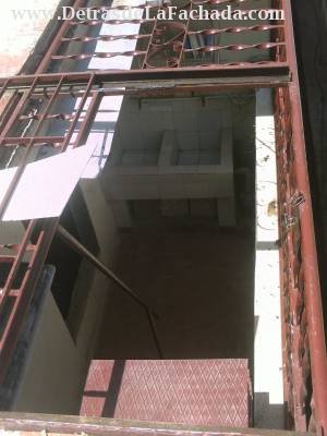 Patio con fregadero y acceso a la placa