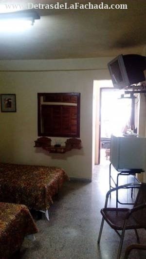 Calle 3ra, No 204A entre 8 y 10 Reparto Sorribes