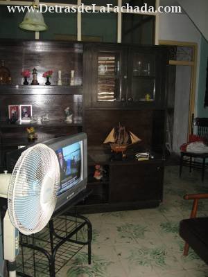 Escario No. 56 BAJOS entre Hernan Cortez y Pizarro