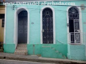 Fachada de la casa general (vista desde la calle)