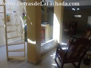 Cocina comedro y un espacio amplio para compartir