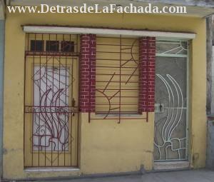 Escario No. 56 BAJOS entre Hernan Cortez y Pizarro