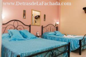 Colòn 225 entre E.P.Morales y Serafìn Garcìa.