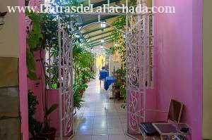 Colòn 225 entre E.P.Morales y Serafìn Garcìa.