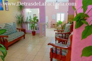 Colòn 225 entre E.P.Morales y Serafìn Garcìa.