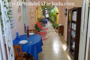 Colòn 225 entre E.P.Morales y Serafìn Garcìa.