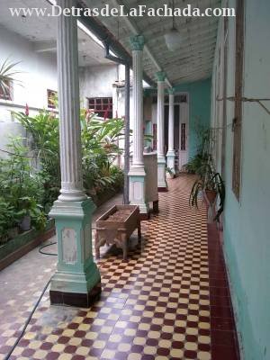 Maceo No. 369 e/Nazareno y Síndico