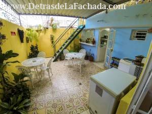 Colòn 225 entre E.P.Morales y Serafìn Garcìa.