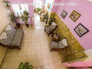 Colòn 225 entre E.P.Morales y Serafìn Garcìa.