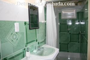 Colòn 225 entre E.P.Morales y Serafìn Garcìa.