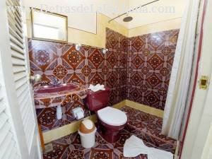 Colòn 225 entre E.P.Morales y Serafìn Garcìa.