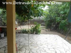 Terraza enlajada en el patio