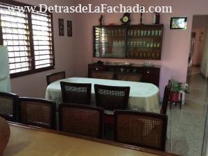 6- Comedor con barra de desayuno