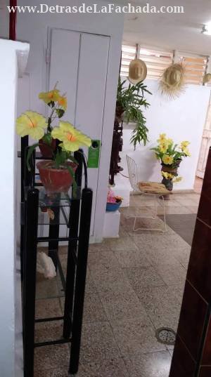 Calle Cornelio Porro #172 reparto Garrido