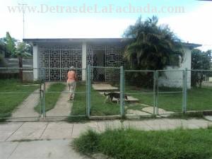 Calle Carlos Nuñez No.12002, entre las calles 13 y Corta, Reparto Residencial Aldabó, en el Municipio de Boyeros, Ciudad de la Habana. Cuba.