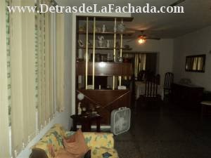 Calle Carlos Nuñez No.12002, entre las calles 13 y Corta, Reparto Residencial Aldabó, en el Municipio de Boyeros, Ciudad de la Habana. Cuba.