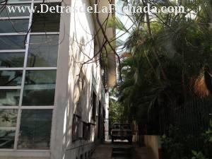 calle 3ra entre 26 y 28 num 2603 2do piso.